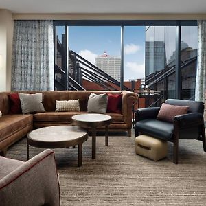 Connoisseur Suite 1 Bedroom Suite 1 King City view